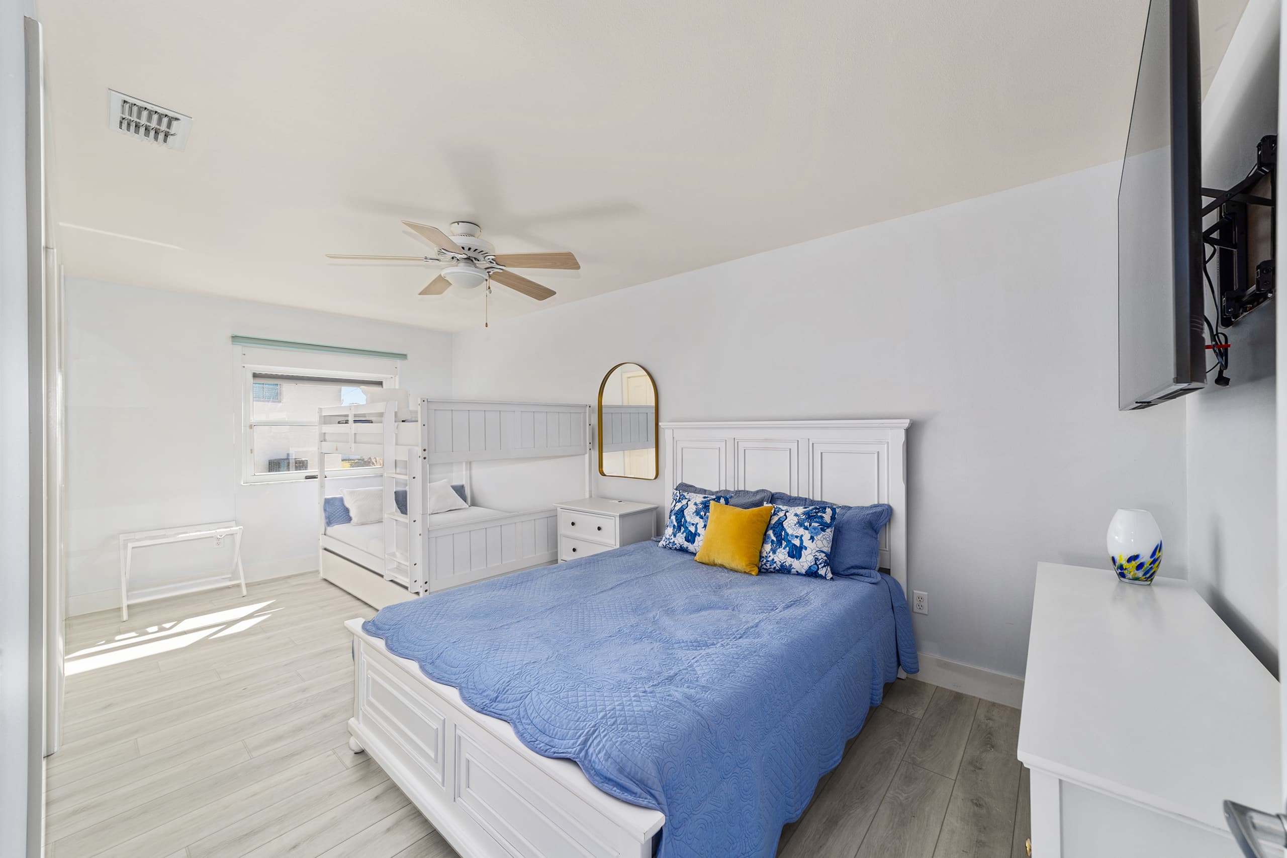 Third bedroom with flexible sleeping space