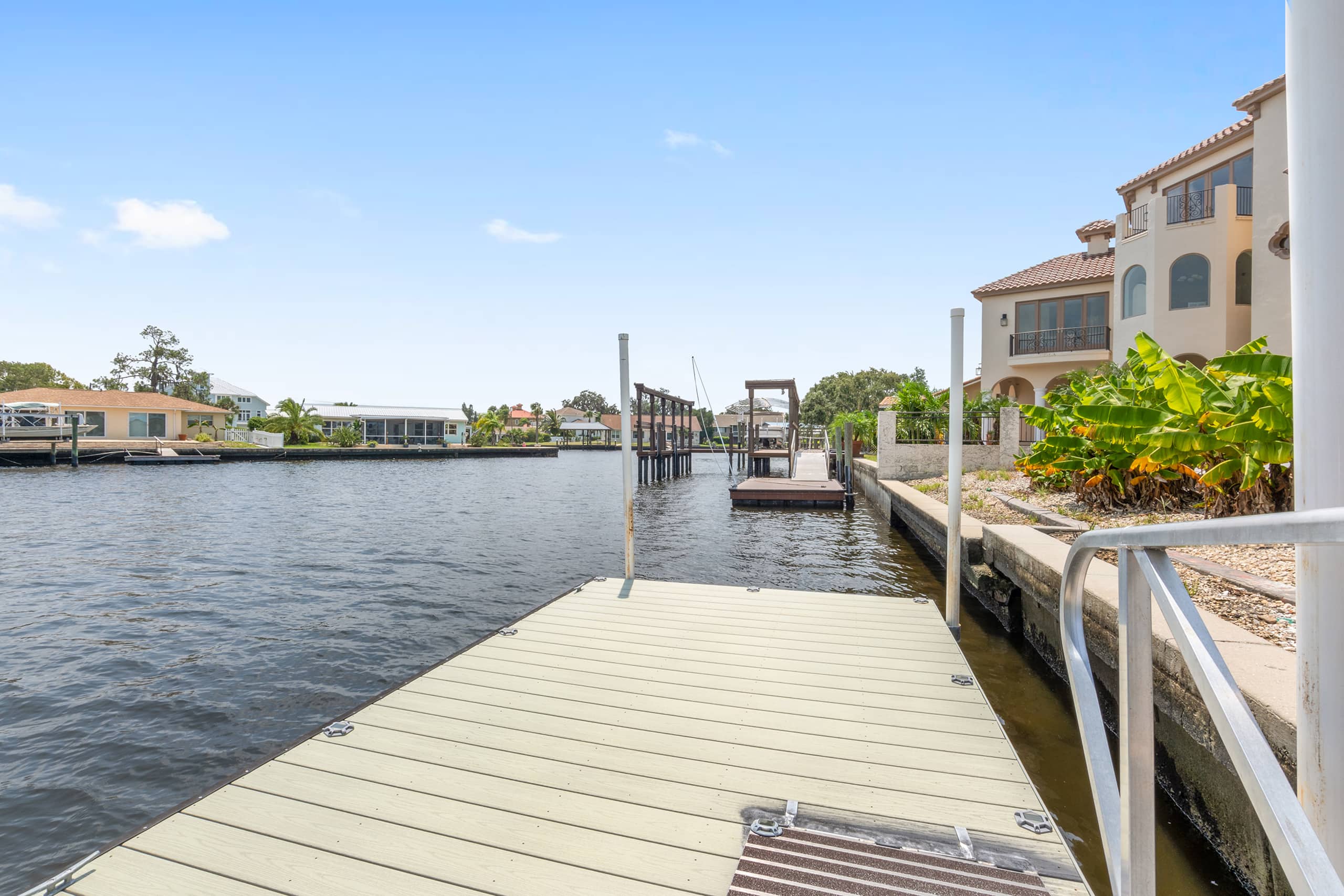 Deep-water dock with access to Kings Bay